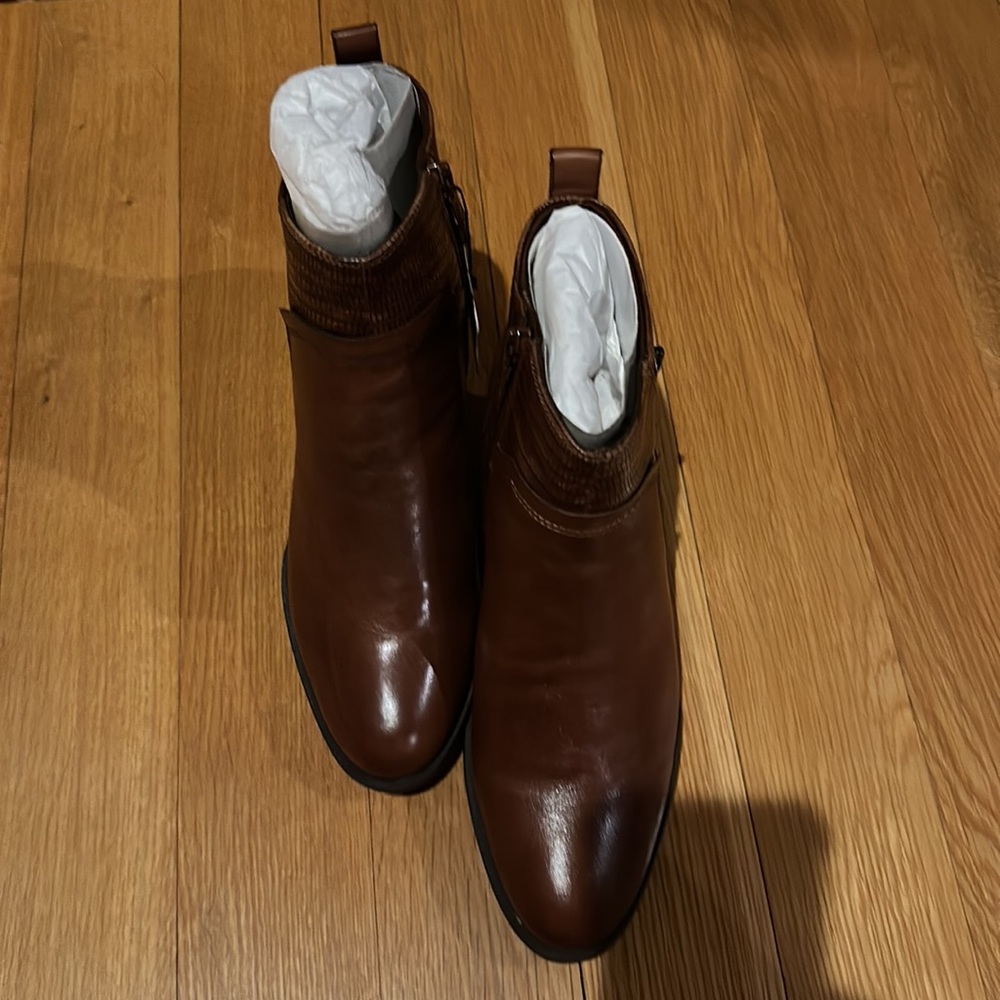 TAMARIS women’s Audra Booties